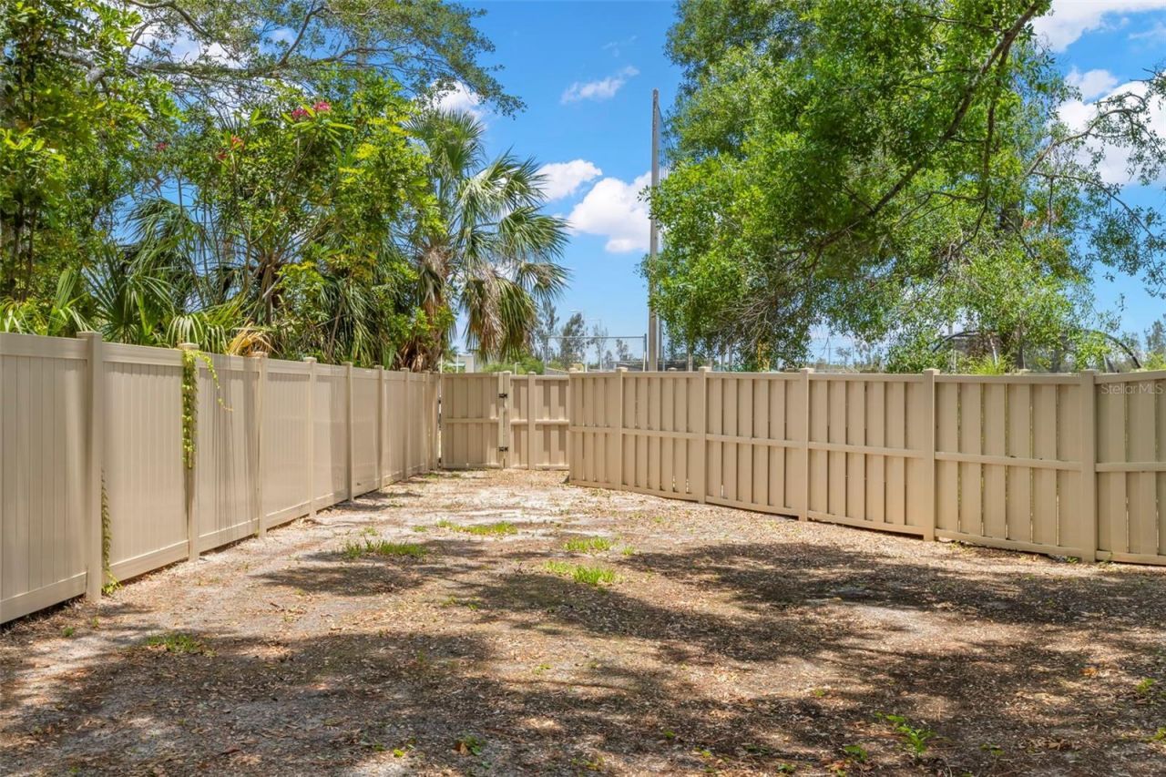 5102 White Pine Circle Ne, Saint Petersburg, FL 33703 Photo