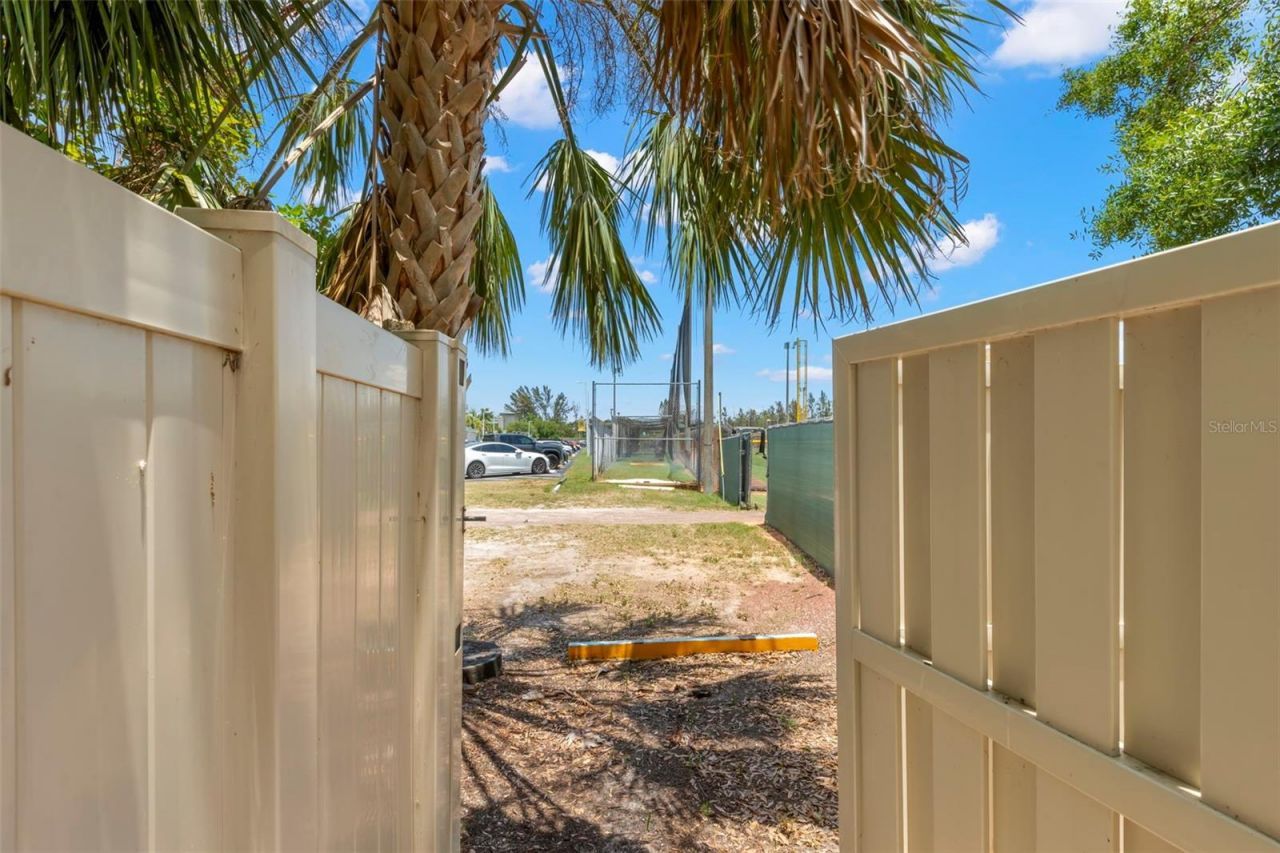 5102 White Pine Circle Ne, Saint Petersburg, FL 33703 Photo