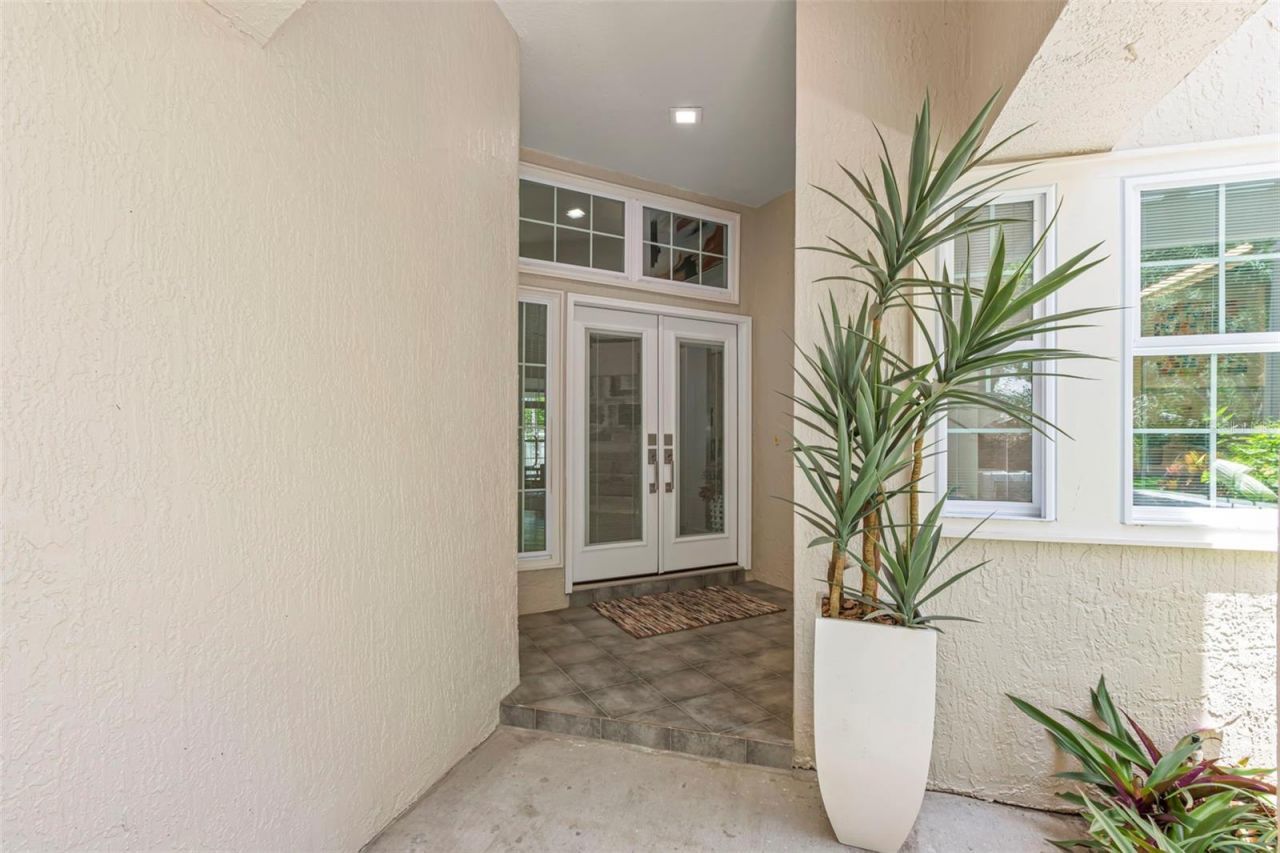 5102 White Pine Circle Ne, Saint Petersburg, FL 33703 Photo