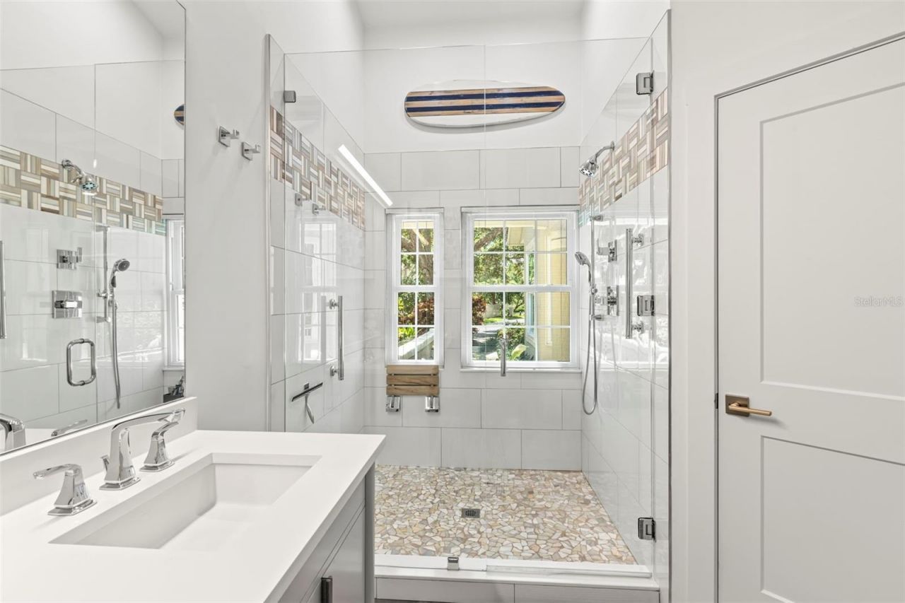 5102 White Pine Circle Ne, Saint Petersburg, FL 33703 Photo