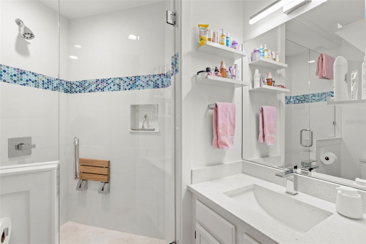 5102 White Pine Circle Ne, Saint Petersburg, FL 33703 Photo