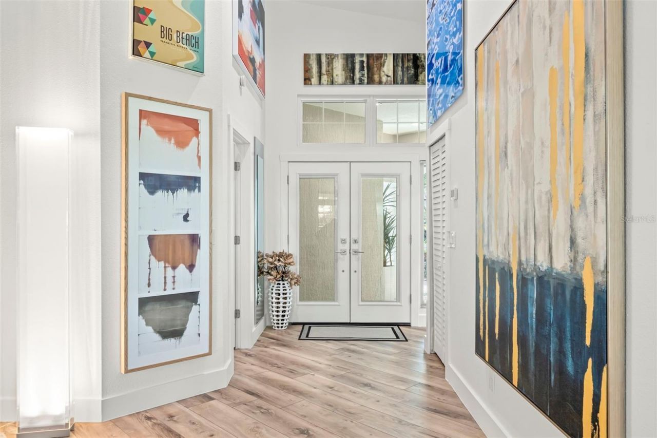 5102 White Pine Circle Ne, Saint Petersburg, FL 33703 Photo