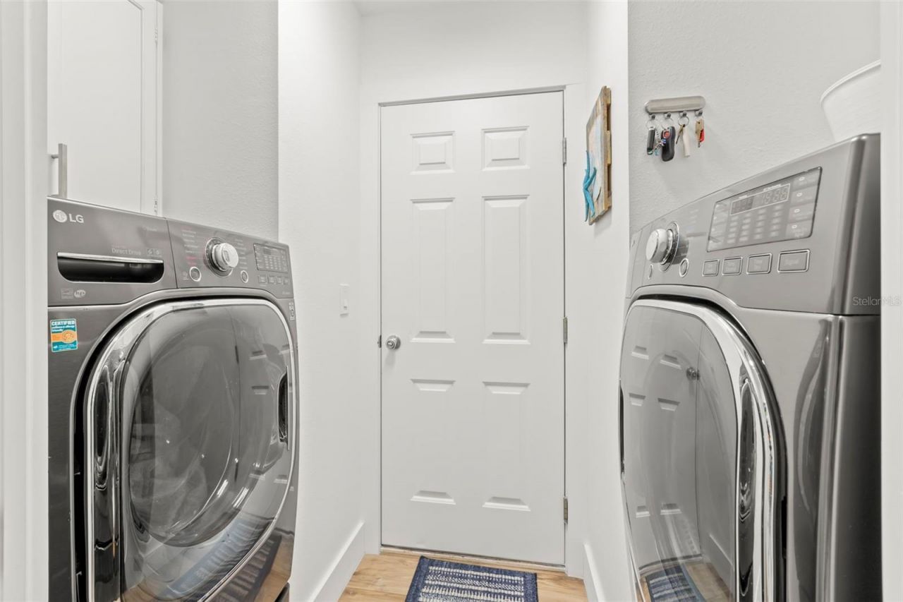 5102 White Pine Circle Ne, Saint Petersburg, FL 33703 Photo