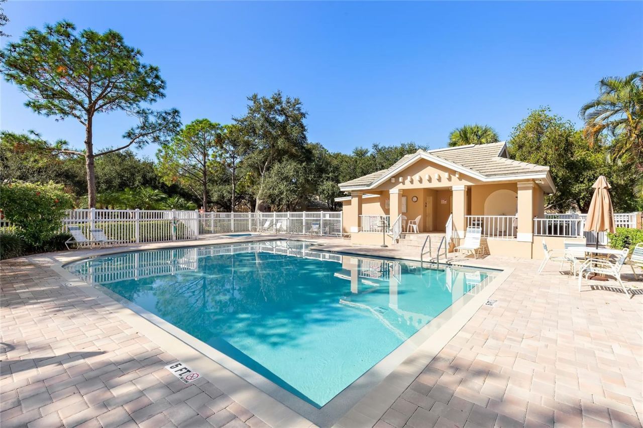 5102 White Pine Circle Ne, Saint Petersburg, FL 33703 Photo