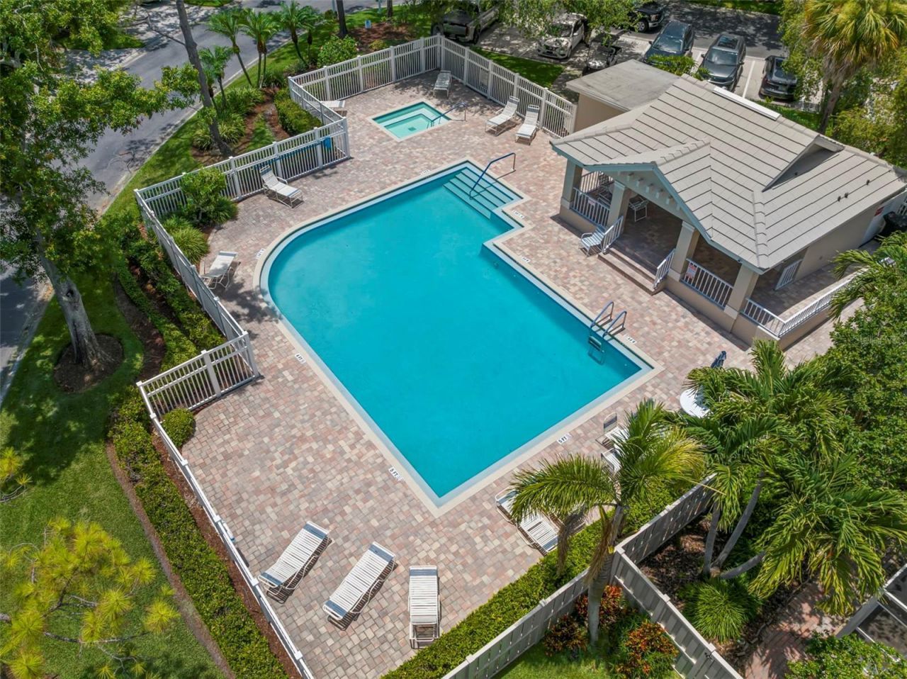 5102 White Pine Circle Ne, Saint Petersburg, FL 33703 Photo