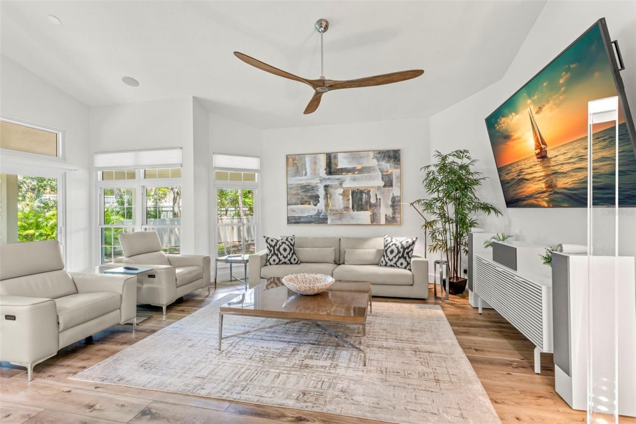 5102 White Pine Circle Ne, Saint Petersburg, FL 33703 Photo