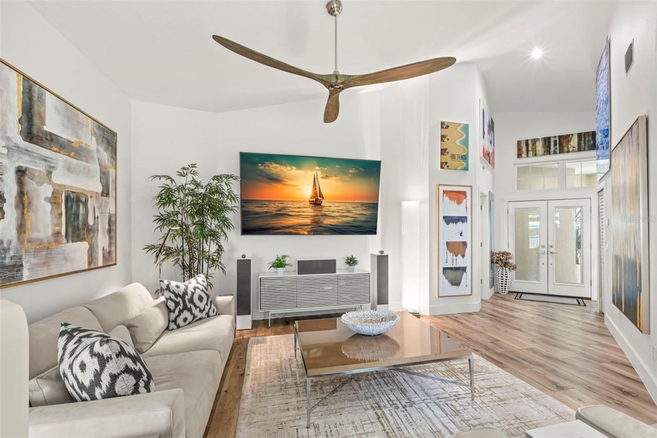 5102 White Pine Circle Ne, Saint Petersburg, FL 33703 Photo