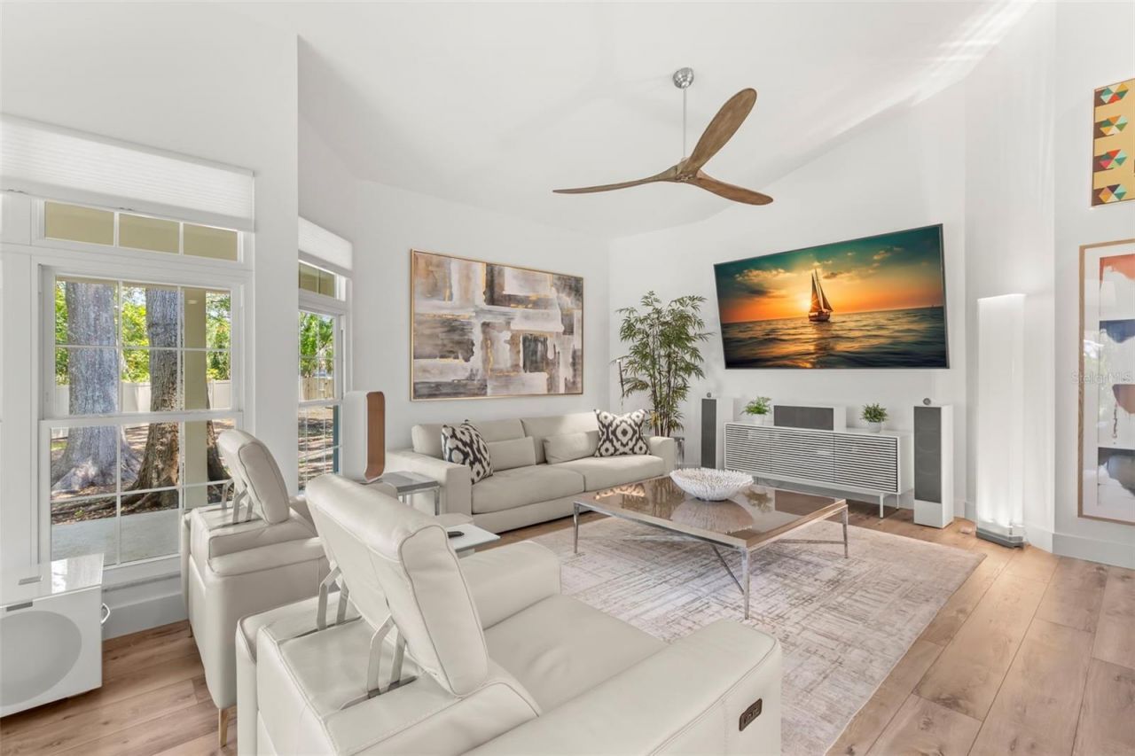 5102 White Pine Circle Ne, Saint Petersburg, FL 33703 Photo