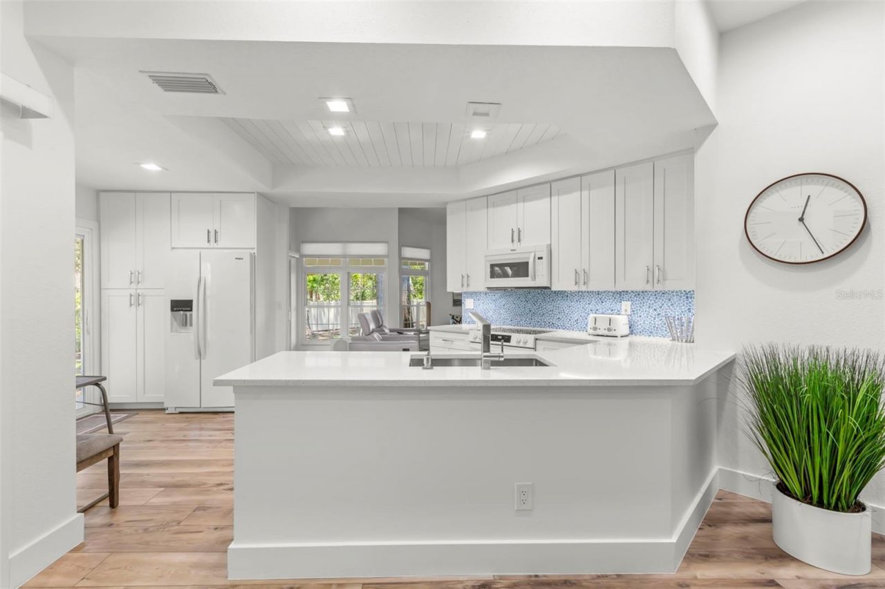 5102 White Pine Circle Ne, Saint Petersburg, FL 33703 Photo