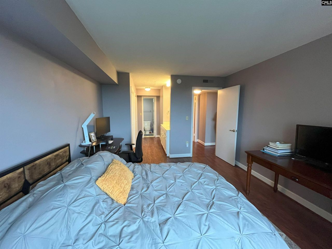 1825 St. Julian Place Photo 24