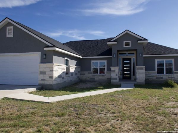 113 Pine Valley Dr, La Vernia, TX 78121