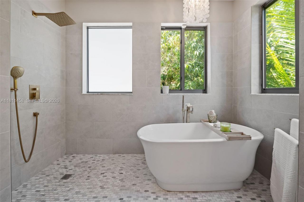 8205 SW 171st Ter, Palmetto Bay, FL 33157 Photo