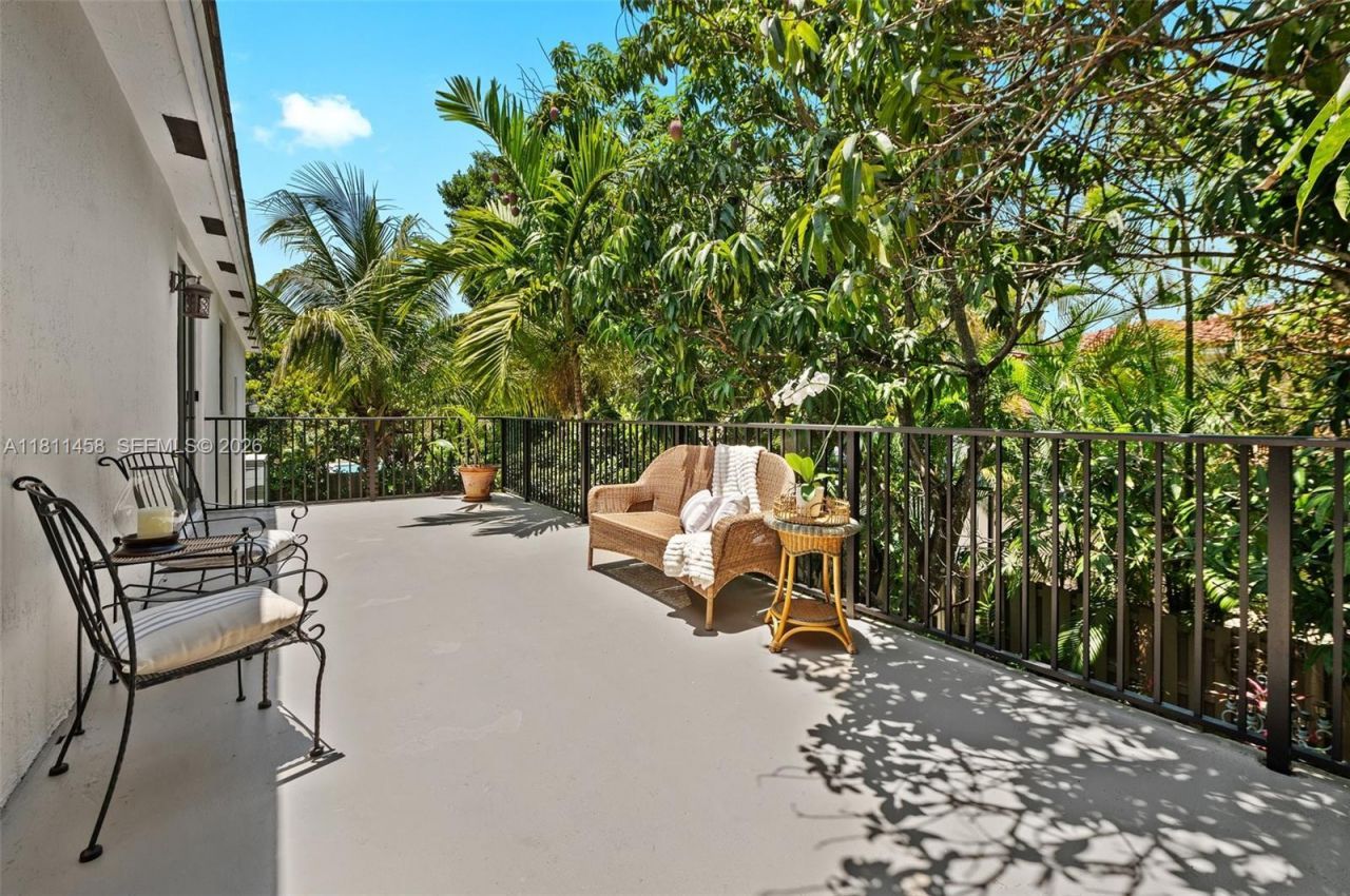 8205 SW 171st Ter, Palmetto Bay, FL 33157 Photo