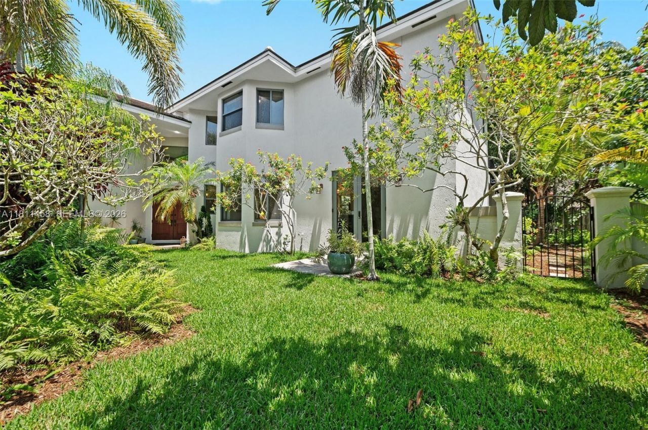 8205 SW 171st Ter, Palmetto Bay, FL 33157 Photo