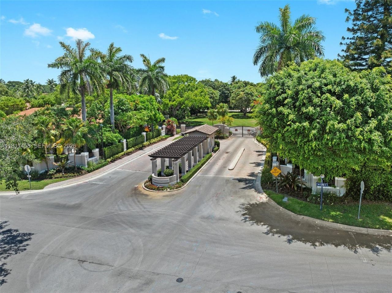 8205 SW 171st Ter, Palmetto Bay, FL 33157 Photo