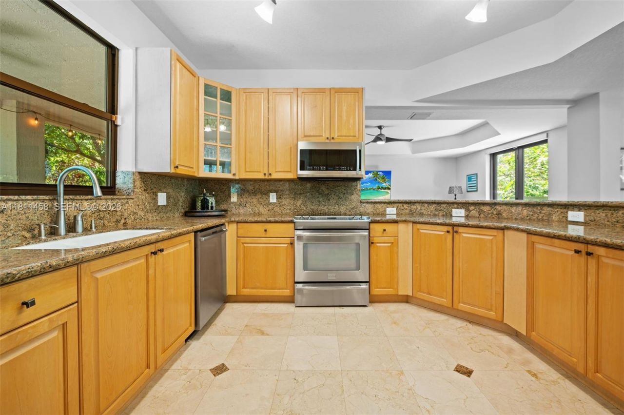 8205 SW 171st Ter, Palmetto Bay, FL 33157 Photo