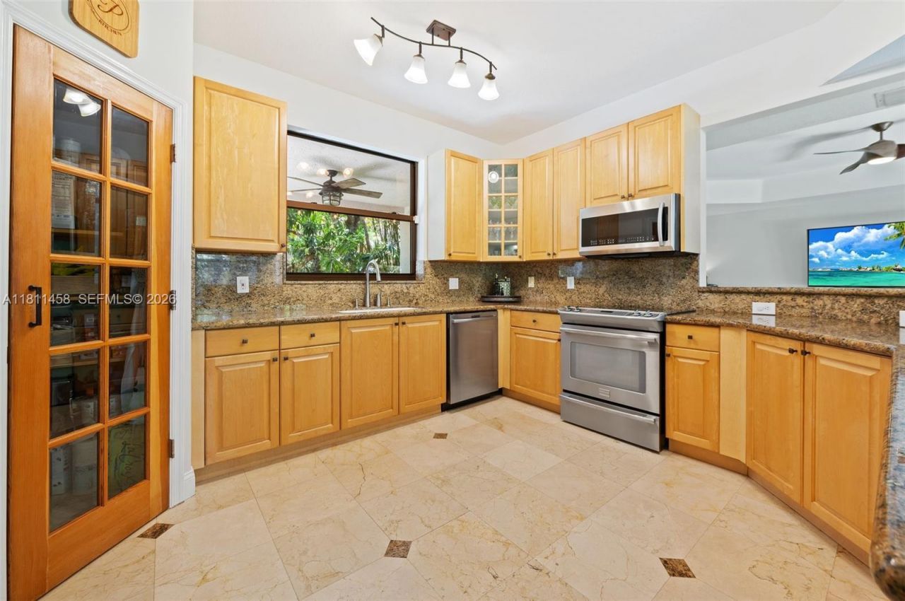 8205 SW 171st Ter, Palmetto Bay, FL 33157 Photo