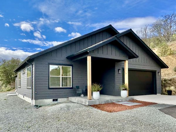 3060 Ashland Mine Road, Ashland, OR 97520