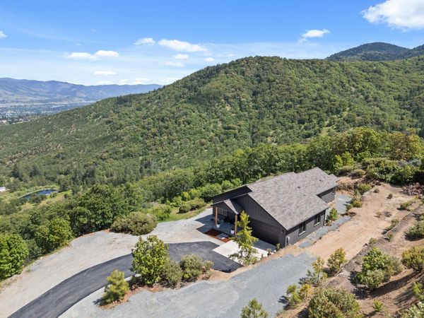 3060 Ashland Mine Road, Ashland, OR 97520