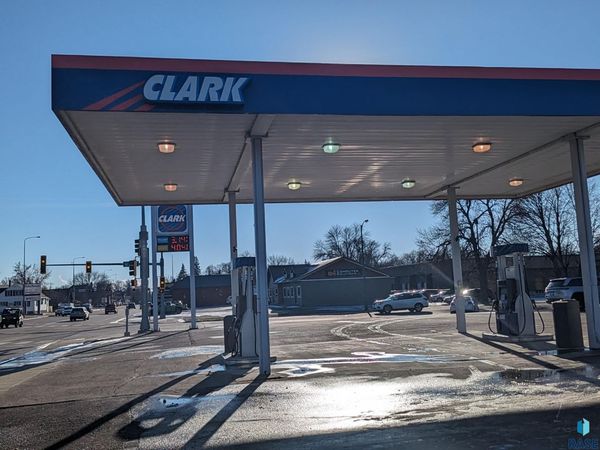 103 5th St, Watertown, SD 57201