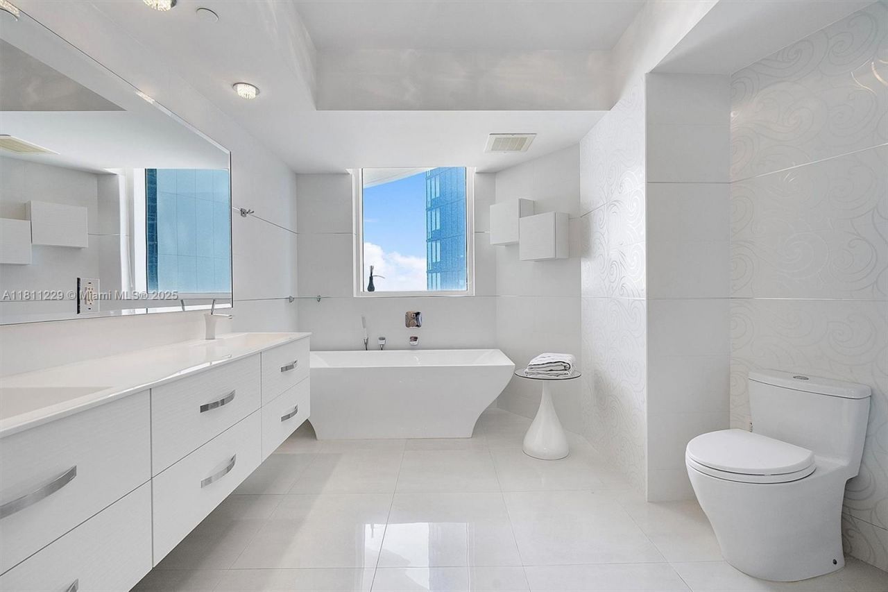 17201 Collins Ave, Unit 1205, Sunny Isles Beach, FL 33160 Photo