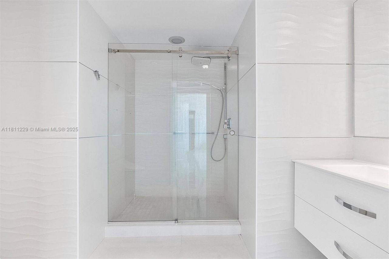 17201 Collins Ave, Unit 1205, Sunny Isles Beach, FL 33160 Photo