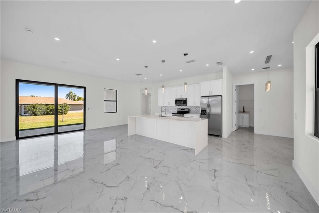 1002 NE 7th Ave, Cape Coral, FL 33909 Photo