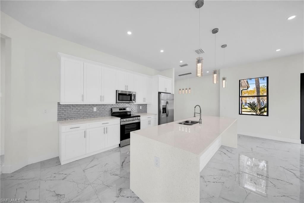 1002 NE 7th Ave, Cape Coral, FL 33909 Photo