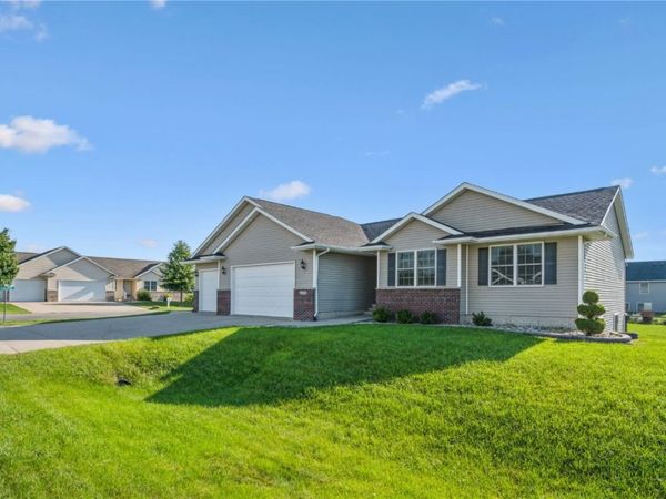 1450 Cedar River Drive, Palo, IA 52324