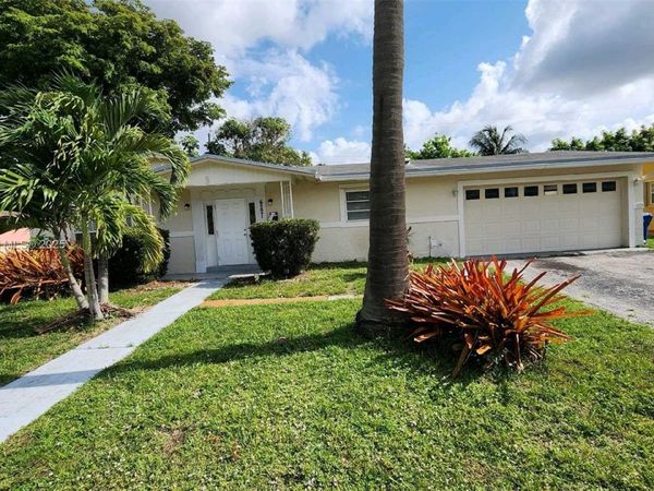 6221 NW 17th St, Sunrise, FL 33313