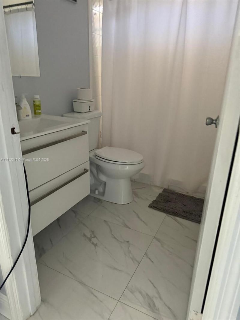 3297 W 70th St, Hialeah, FL 33018 Photo