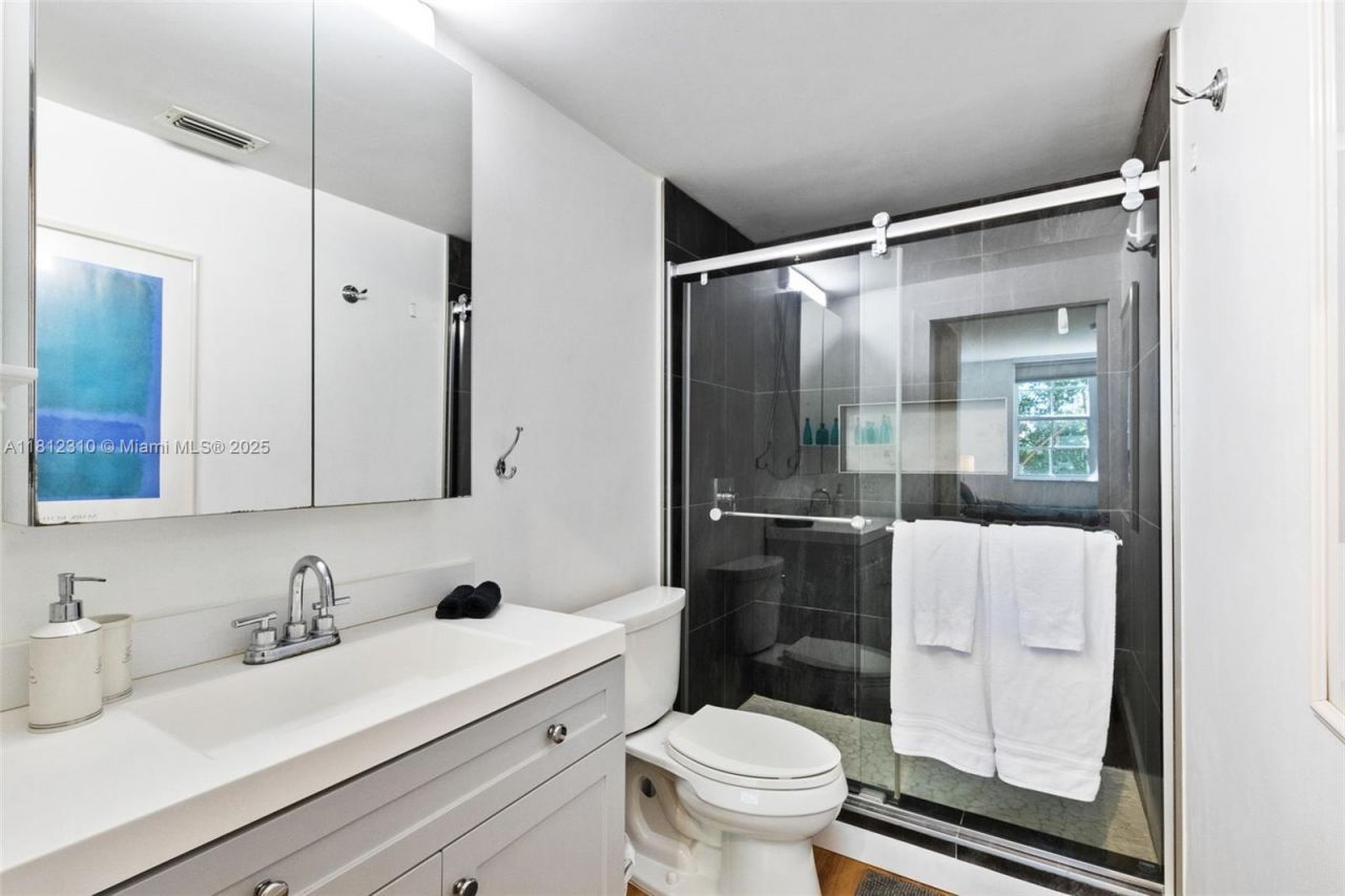 19999 E Country Club Dr, Unit 1106, Aventura, FL 33180 Photo