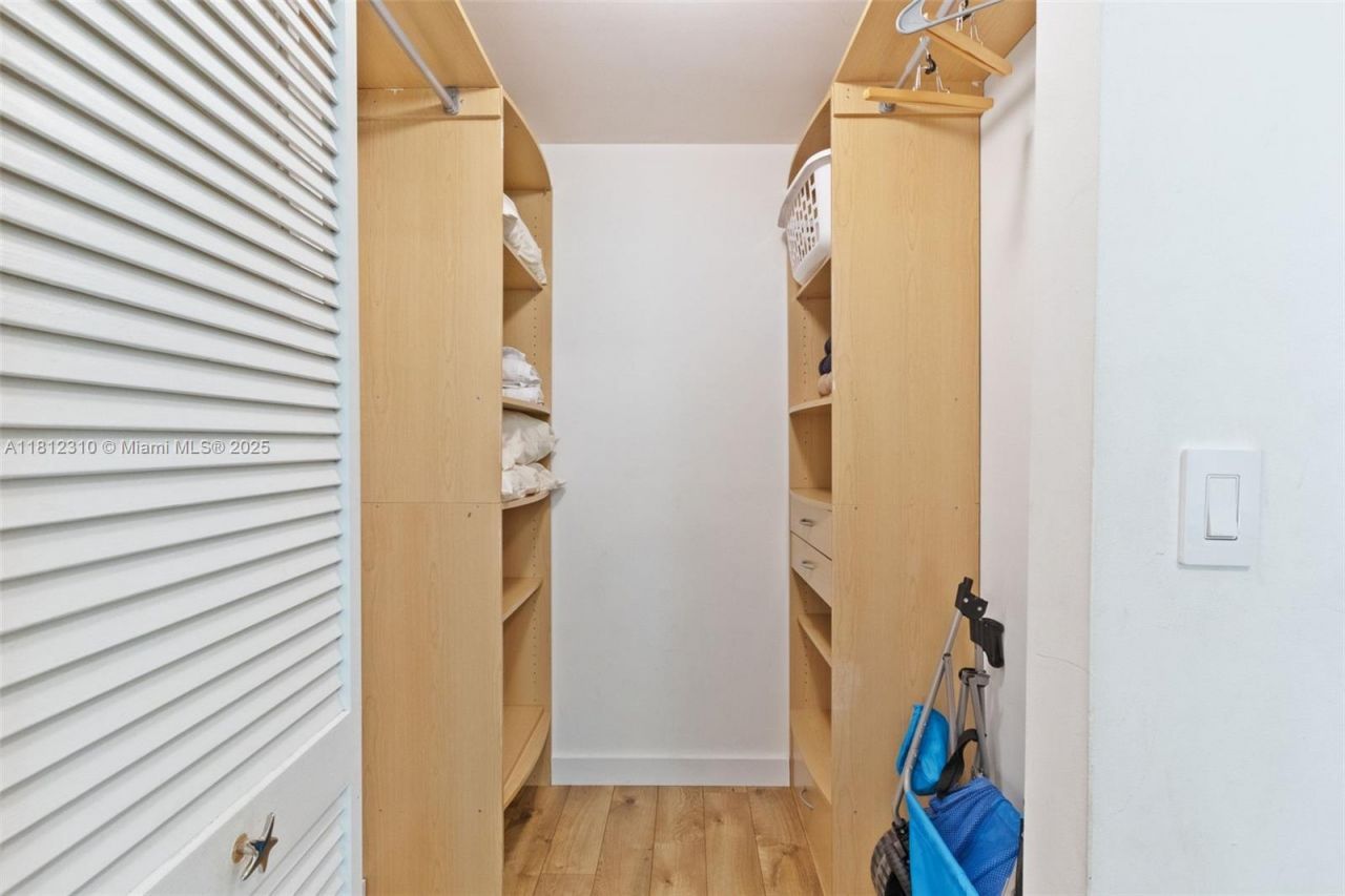 19999 E Country Club Dr, Unit 1106, Aventura, FL 33180 Photo