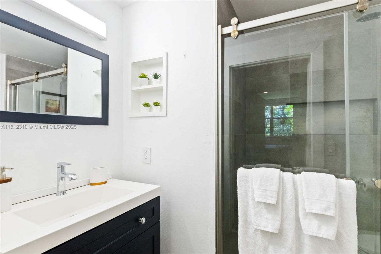 19999 E Country Club Dr, Unit 1106, Aventura, FL 33180 Photo