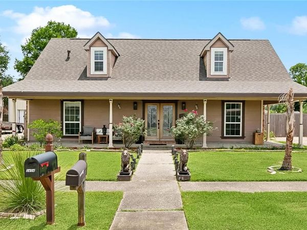 3405 MOSS Lane, Violet, LA 70092