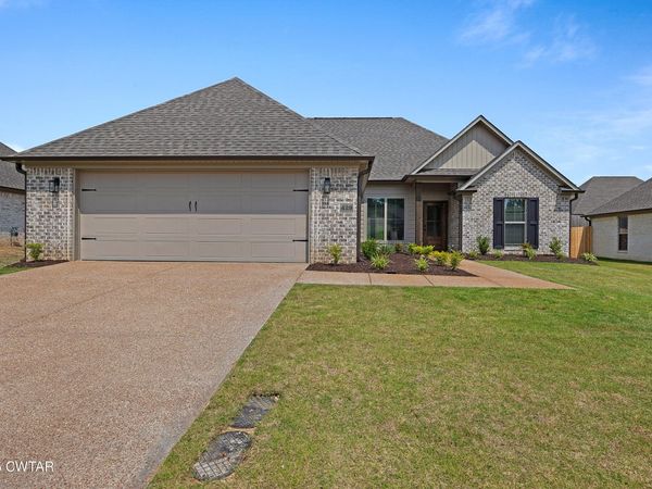 429 Fairway Boulevard, Jackson, TN 38305