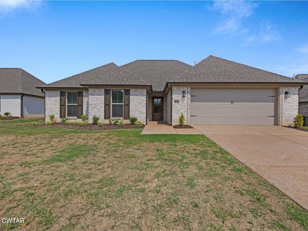 435 Fairway Boulevard, Jackson, TN 38305