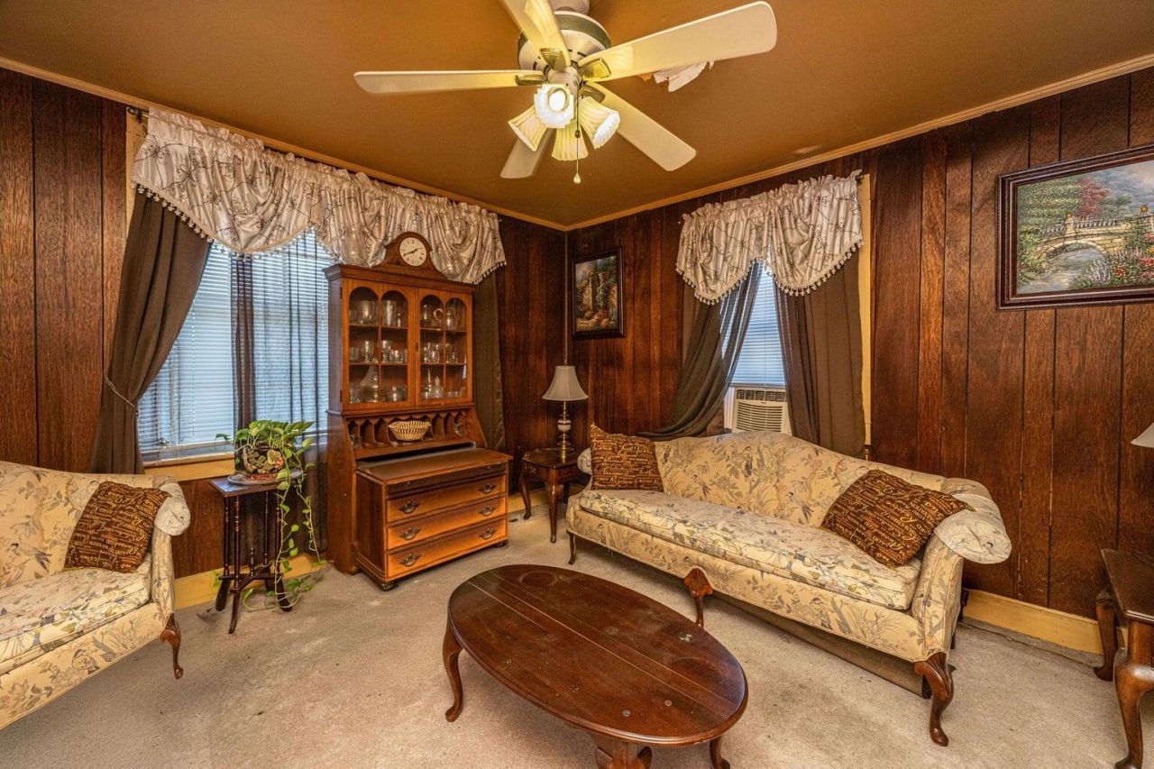 200 Fishburne Street Photo 10