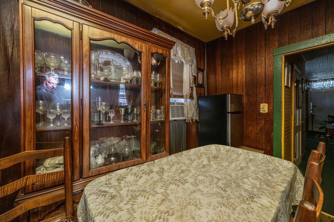 200 Fishburne Street Photo 11