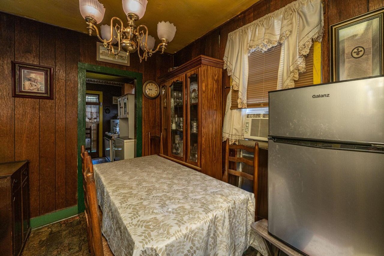 200 Fishburne Street Photo 12