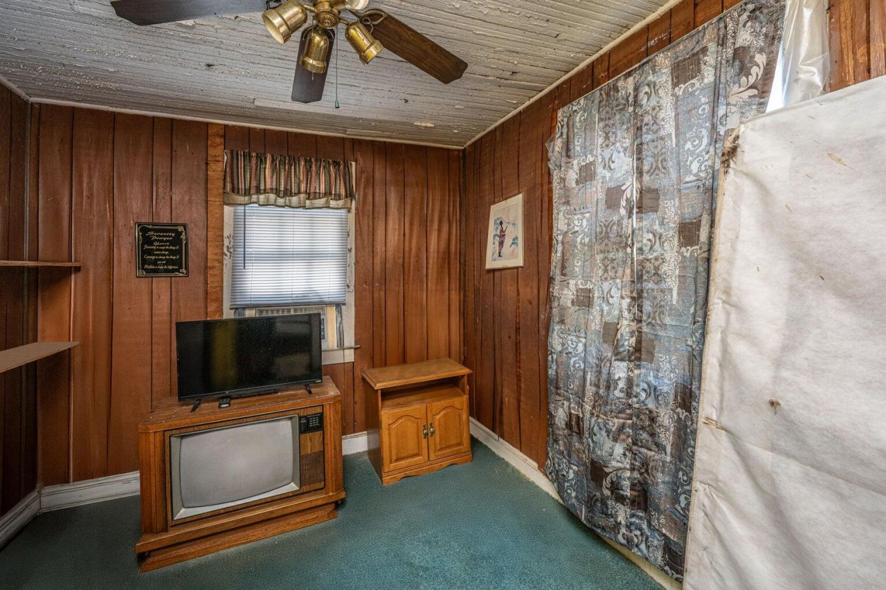 200 Fishburne Street Photo 19