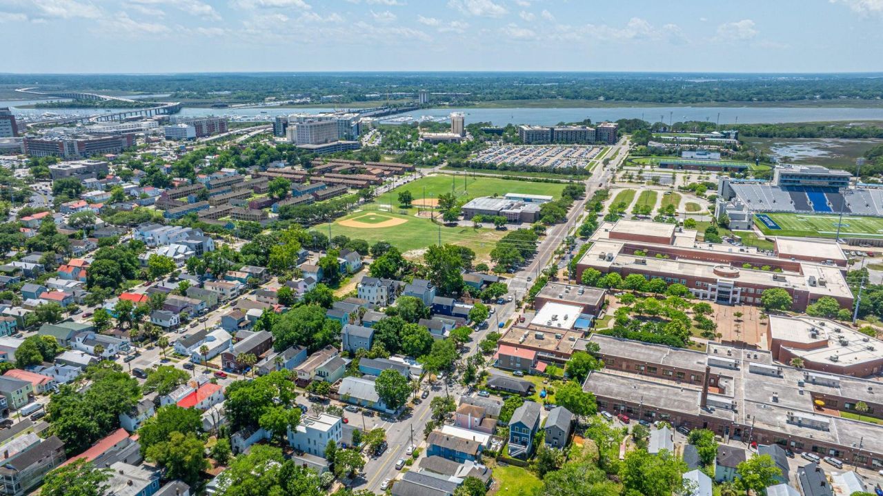 200 Fishburne Street Photo 52