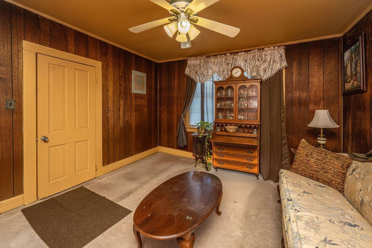 200 Fishburne Street Photo 9