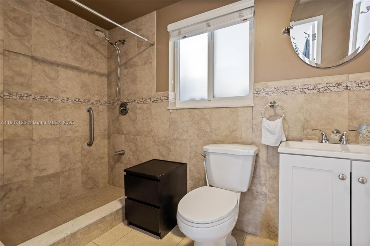 881 NW 177th Ter, Miami Gardens, FL 33169 Photo