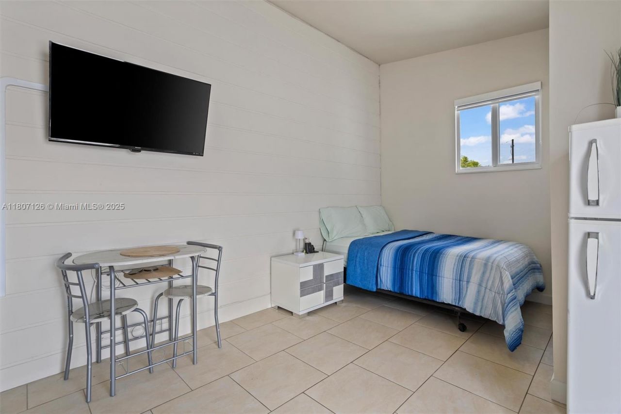 881 NW 177th Ter, Miami Gardens, FL 33169 Photo