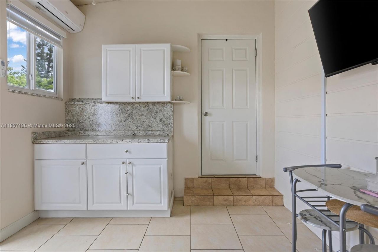 881 NW 177th Ter, Miami Gardens, FL 33169 Photo