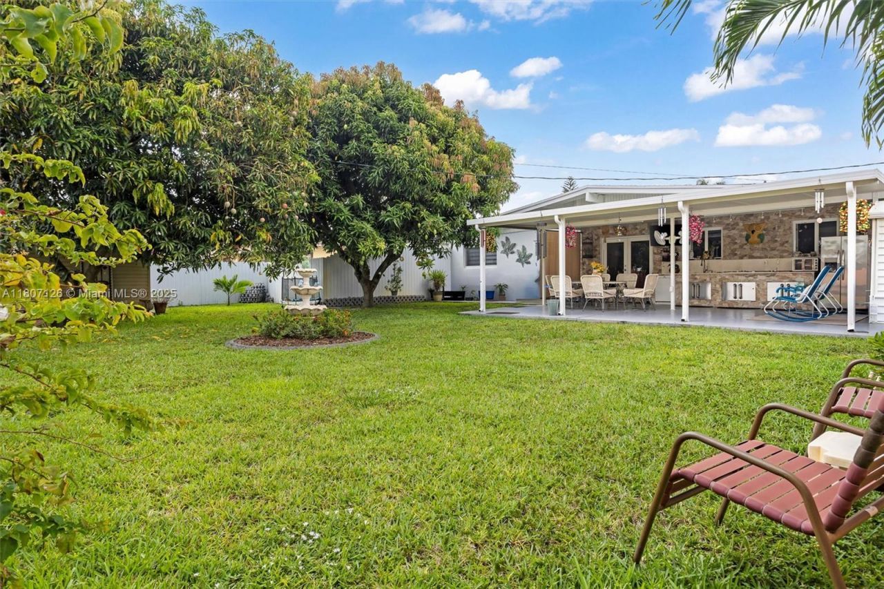 881 NW 177th Ter, Miami Gardens, FL 33169 Photo