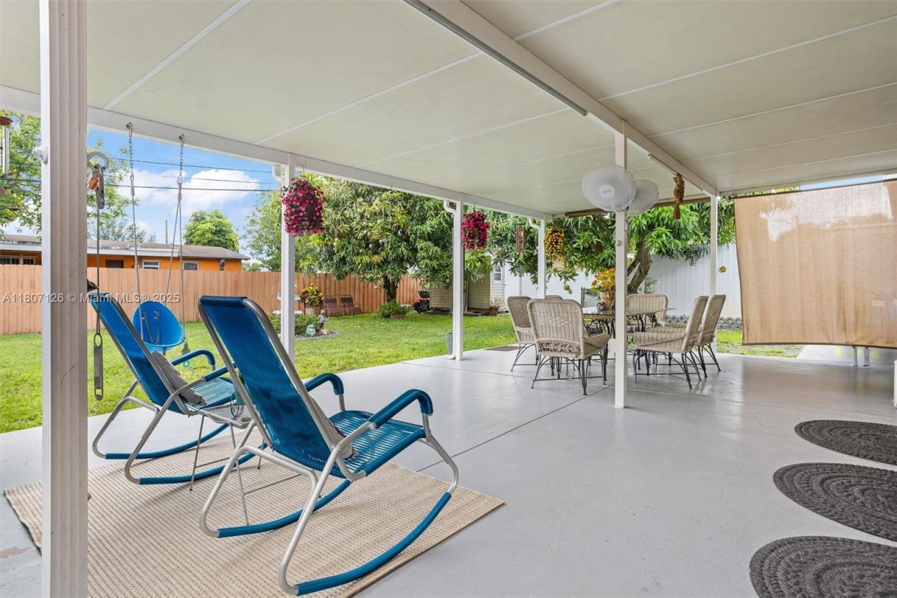 881 NW 177th Ter, Miami Gardens, FL 33169 Photo