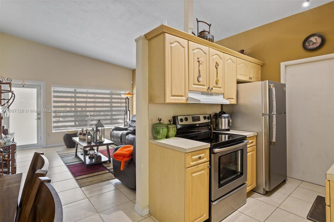 881 NW 177th Ter, Miami Gardens, FL 33169 Photo