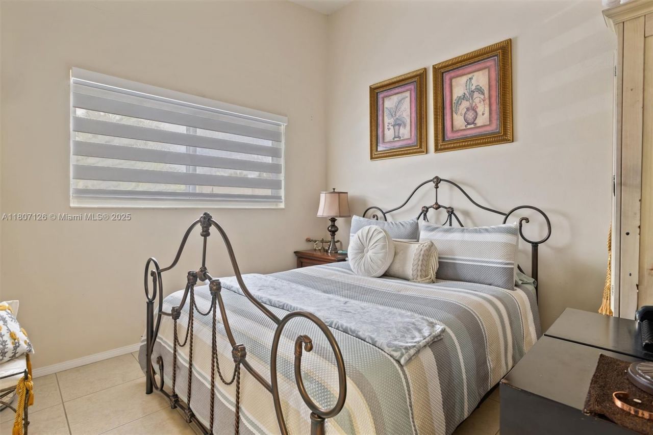 881 NW 177th Ter, Miami Gardens, FL 33169 Photo